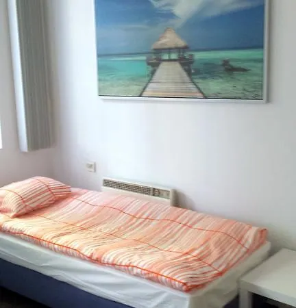 Erasmus House 旅馆 *